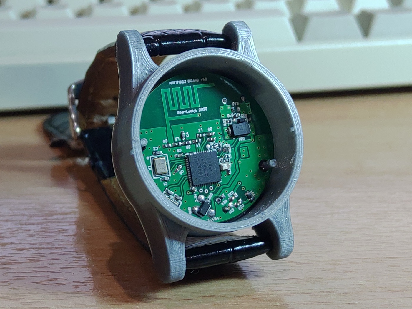 Assembled NRF51822 board in a 3D-printed case